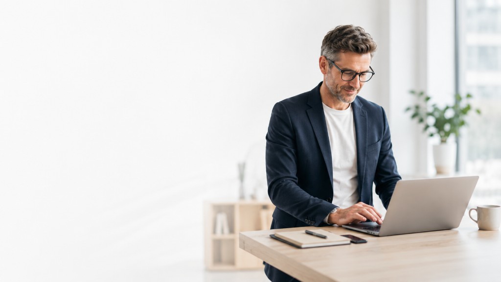 Unternehmer am Laptop – KI-Agentur Pixel Kraftwerk in Leipzig und Groitzsch